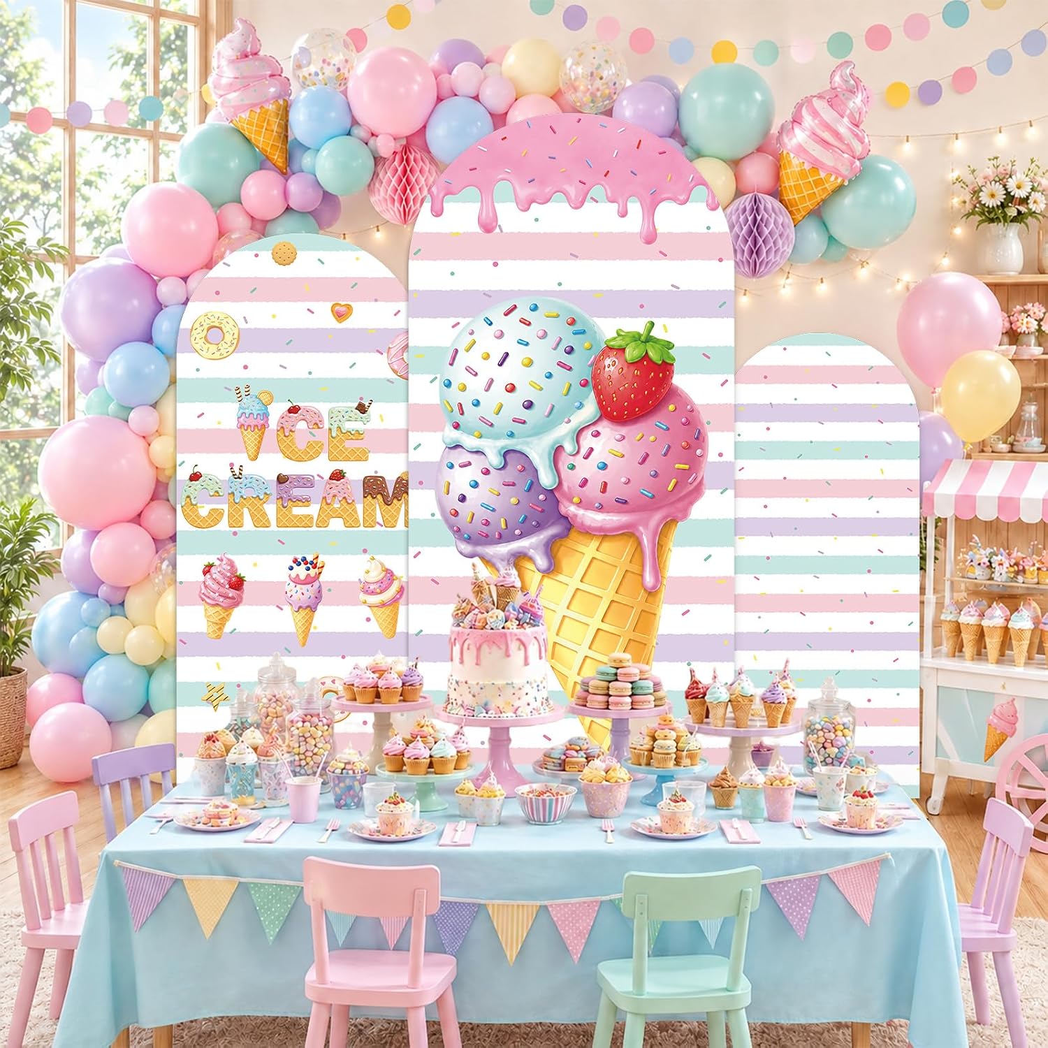 Dessert Table Backdrop - カスタムメイドの両面ストライプ柄アイスクリームアーチ型背景カバー。ワッフル模様のスプリンクルが施され、甘い誕生日デザートやケーキテーブルの背景、パーティー用品として最適。