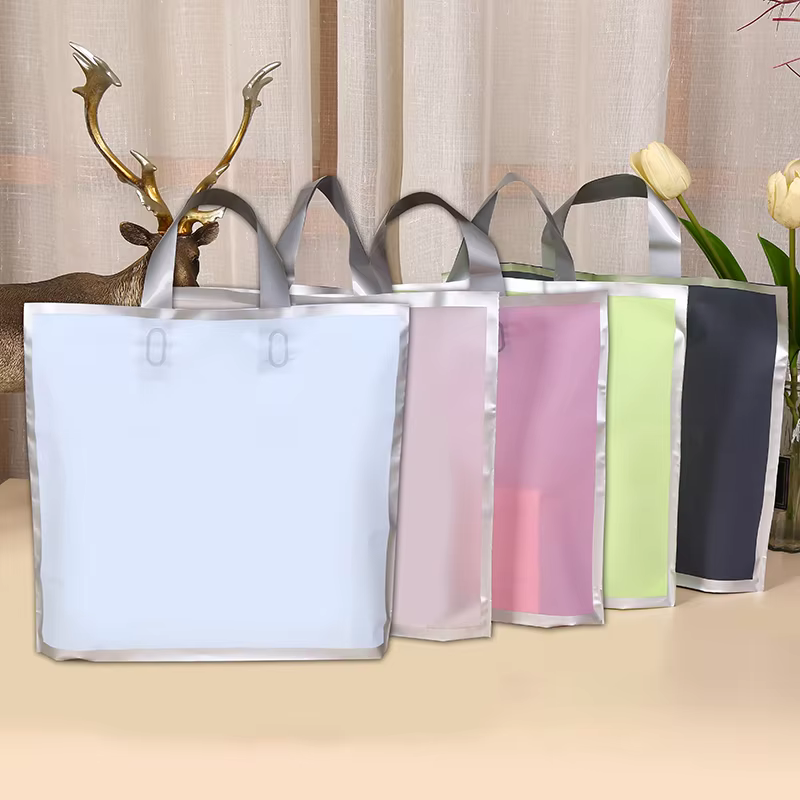 50枚入りフロスト加工ハンドショッピングバッグ、シルバーエッ - Party Event Supply Store のレビューと価格